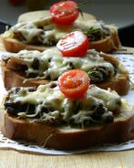 Сырные гренки с грибами