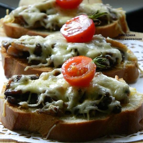 Рецепт сырных гренков с грибами