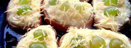 запеченные гренки с творогом и виноградом. Шаг 7