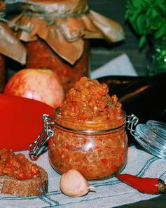 Икра из запеченных яблок и овощей