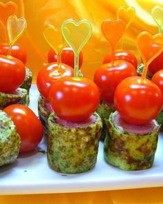 Канапе из блинчиков с сосисками и помидорками черри