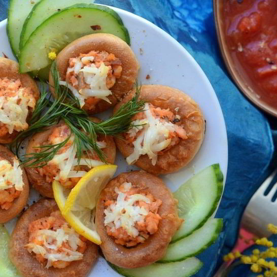 Рецепт канапе из сушек с горбушей