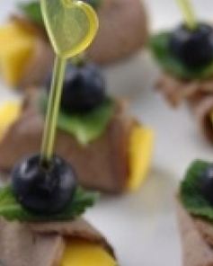 Канапе из утки с манго