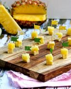 Канапе с ананасом и сыром