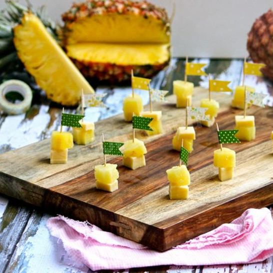 Рецепт канапе с ананасом и сыром