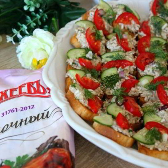 Рецепт канапе с консервированным тунцом и чесночным майонезом