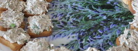 канапе с консервированным тунцом и чесночным майонезом. Шаг 7