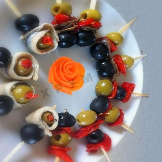 Рецепт канапе с оливками на шпажках