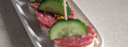 канапе с сервелатом и свежим огурцом. Шаг 6