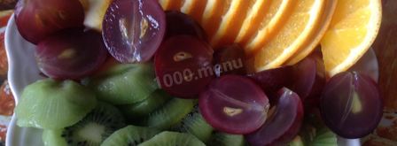 канапе с виноградом, киви, апельсином и сыром. Шаг 3