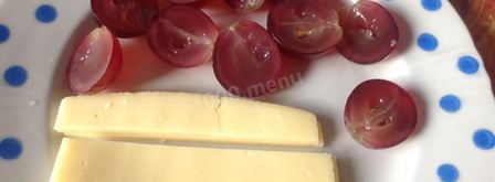 канапе с виноградом, киви, апельсином и сыром. Шаг 4