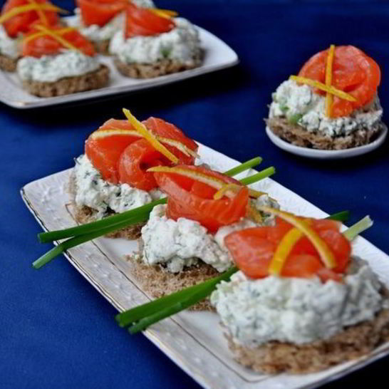 Рецепт канапе закусочные с семгой и сырным кремом