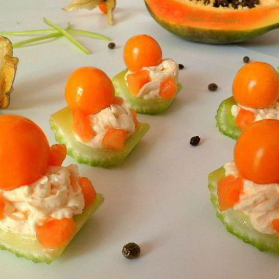Рецепт канапешек из сельдерея, папайи, сливочного сыра и физалиса