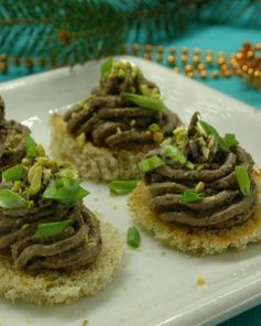 Новогодние канапе Елочки из печеночного паштета