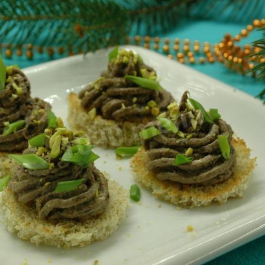 Рецепт новогодних канапе елочки из печеночного паштета