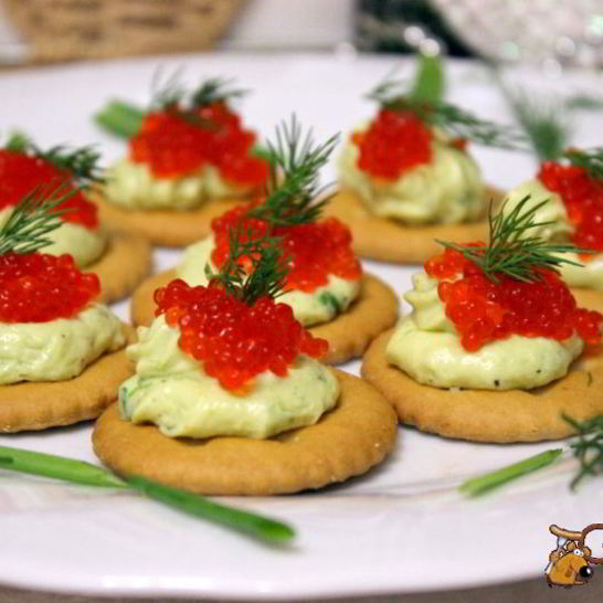 Рецепт новогодних канапе на крекерах