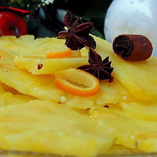 Карпаччо из ананаса с просекко и специями