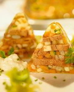 Ароматный говяжий холодец с хреном