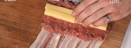 хот-дог с беконом и луком фри. Шаг 3