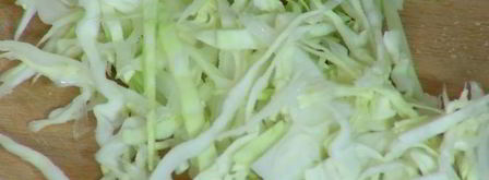 хот-доги с зелеными овощами и горчичным майонезом. Шаг 5