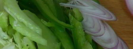 хот-доги с зелеными овощами и горчичным майонезом. Шаг 8