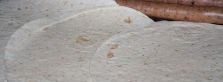 хот-доги в пите с тирольскими колбасками на мангале. Шаг 4