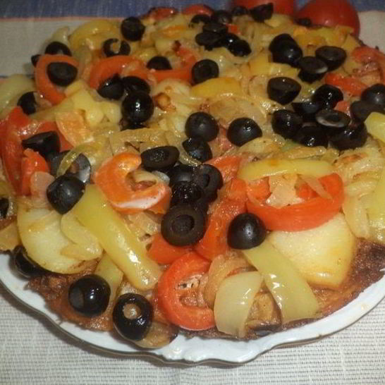 Рецепт омлета с фаршем, картофелем, болгарским перцем и маслинами