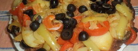 омлет с фаршем, картофелем, болгарским перцем и маслинами. Шаг 6