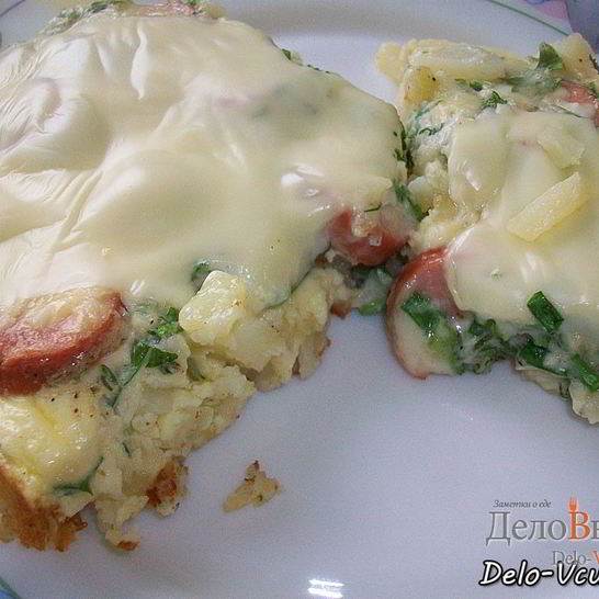 Рецепт омлета с картошкой, сосисками, зеленью и плавлеными сырками в духовке