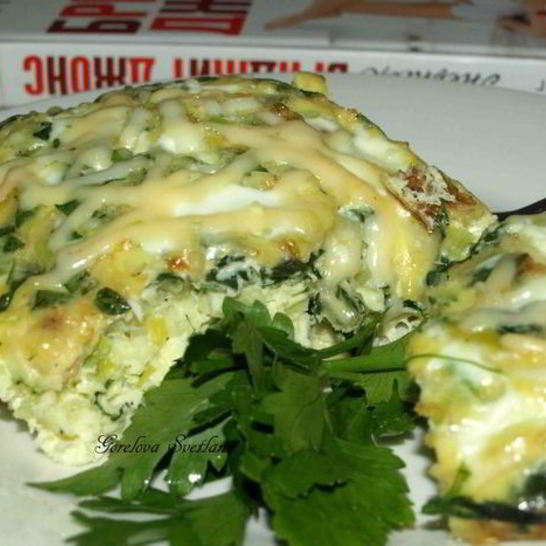 Рецепт омлета с луком-пореем, шпинатом и сыром