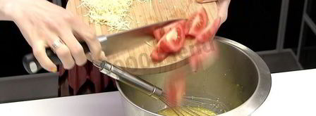 омлет с сыром и помидорами в микроволновке. Шаг 3