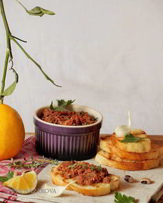 Паштет из вяленых томатов и белой фасоли