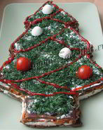 Печеночный торт в виде елочки