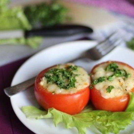 Рецепт помидоров, фаршированных куриным филе и овощами