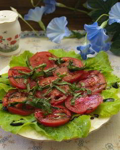 Помидоры с базиликом