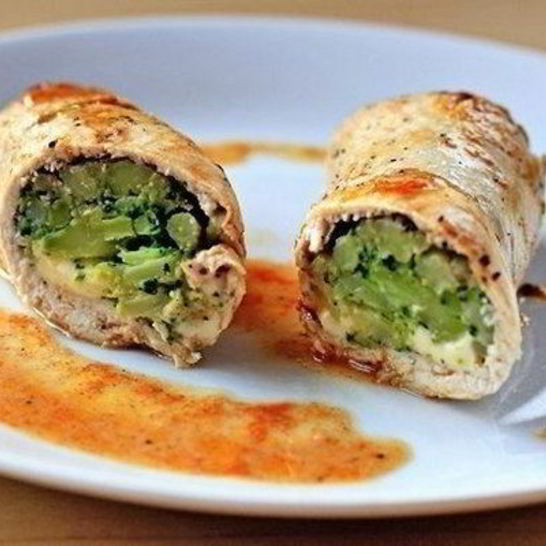 Рецепт куриных роллов под нежным соусом