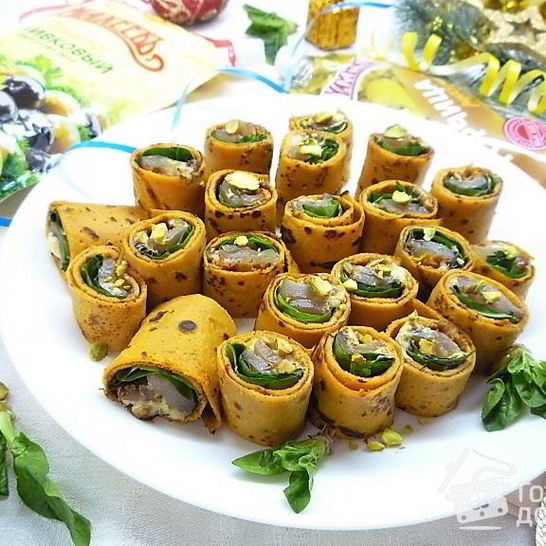 Рецепт роллов из тыквы со шпинатом, копченостями и фисташковым майонезом