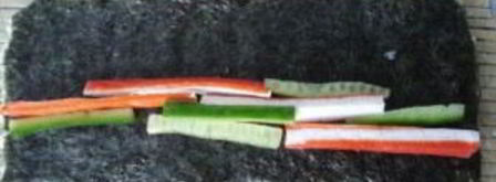 роллы рисом наружу. Шаг 4