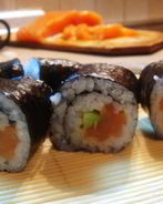 Роллы с семгой и авокадо