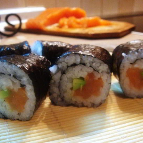 Рецепт роллов с семгой и авокадо