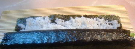 роллы с семгой и авокадо. Шаг 10