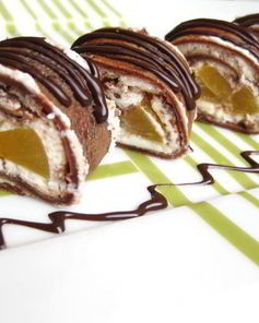 Шоколадные роллы с персиком