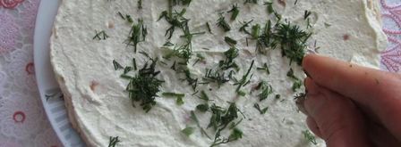 рулет из домашнего лаваша с начинкой. Шаг 12