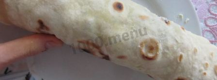 рулет из домашнего лаваша с начинкой. Шаг 14