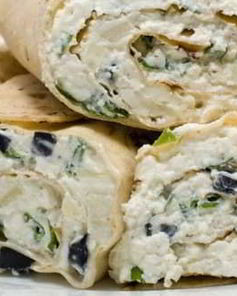 Рулет из лаваша с творогом, сыром и зеленью