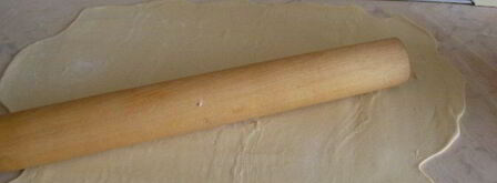 рулет из слоеного теста и рыбы. Шаг 5