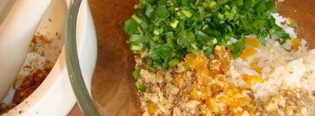 рулет из цыпленка и кураги в винном соусе. Шаг 4