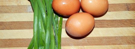 рулет с луком и яйцом в духовке. Шаг 5