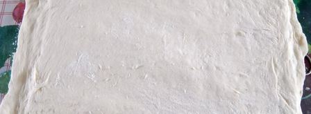 рулет с луком и яйцом в духовке. Шаг 9