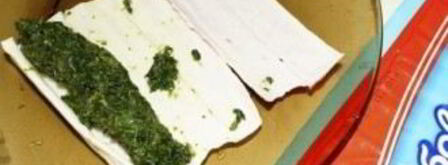 рулетики из теста фило с крабово-сырной начинкой. Шаг 3